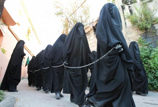 Chained hijab-clad women Chained hijab-clad women - Sputnik International