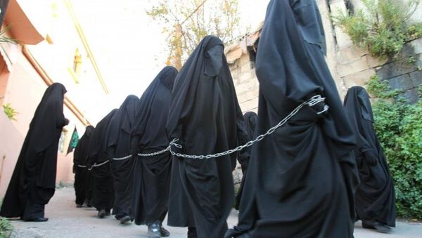 Chained  hijab-clad  women - Sputnik International