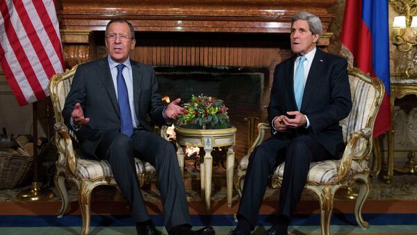 US Secretary of State John Kerry (R) meets Russia's Foreign Minister Sergei Lavrov - Sputnik International