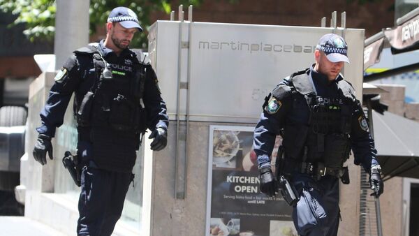 Police check buildings close to a cafe under siege at Martin Place in the central business district of Sydney, Australia, Monday, Dec. 15, 2014 - Sputnik International