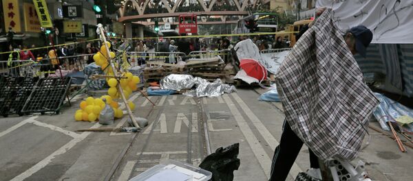 Dismantling of Barricades Built by Occupy Central Protesters Begins in Hong Kong - Sputnik International