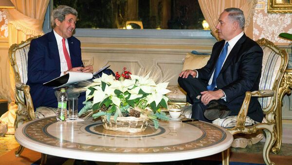 U.S. Secretary of State John Kerry (L) meets with Israeli Prime Minister Benjamin Netanyahu - Sputnik International