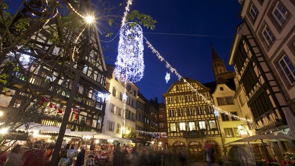 Atmosphere during the Christmas market in Strasbourg, France - Sputnik International