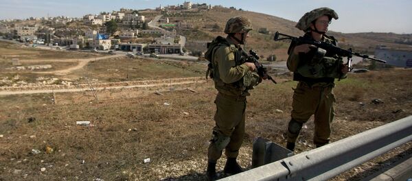 Israeli soldiers stand guard on the main road near the West bank village of Bet Sahour Israeli soldiers stand guard on the main road near the West bank village of Bet Sahour - Sputnik International