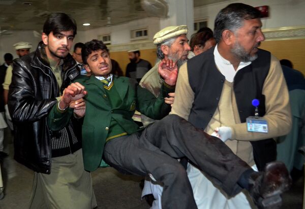 Pakistani volunteers carry a student injured in the shootout at a school under attack by Taliban gunmen, at a local hospital in Peshawar, Pakistan,Tuesday, Dec. 16, 2014 Pakistani volunteers carry a student injured in the shootout at a school under attack by Taliban gunmen, at a local hospital in Peshawar, Pakistan,Tuesday, Dec. 16, 2014 - Sputnik International