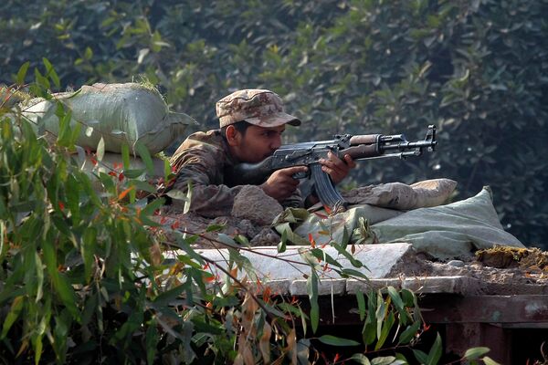 A Pakistani army soldier takes position on a bunker close to a school under attack by Taliban gunmen in Peshawar, Pakistan, Tuesday, Dec. 16, 2014 A Pakistani army soldier takes position on a bunker close to a school under attack by Taliban gunmen in Peshawar, Pakistan, Tuesday, Dec. 16, 2014 - Sputnik International