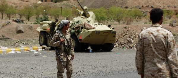 Yemeni army soldiers stand guard at a checkpoint in the entrance of Sanaa, Yemen Yemeni army soldiers stand guard at a checkpoint in the entrance of Sanaa, Yemen - Sputnik International