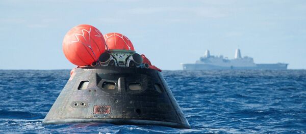 NASA shows NASA's Orion spacecraft after splash down as it awaits the U.S. Navy's USS Anchorage in the Pacific ocean - Sputnik International