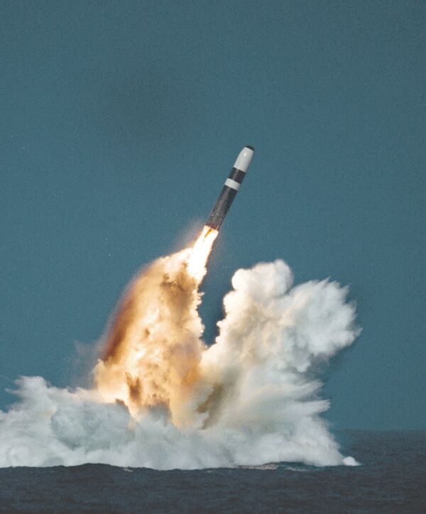 A Trident II nuclear missile underwater launch - Sputnik International