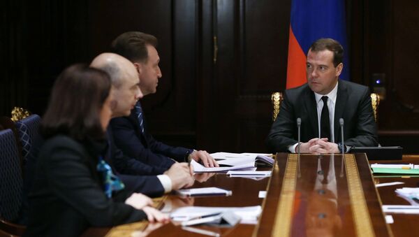 Russian Prime Minister Medvedev discussed the ruble rate and other economic issues during a meeting with a group of financial officials, Central Bank leadership and the management of Russia’s major steel and energy companies. - Sputnik International