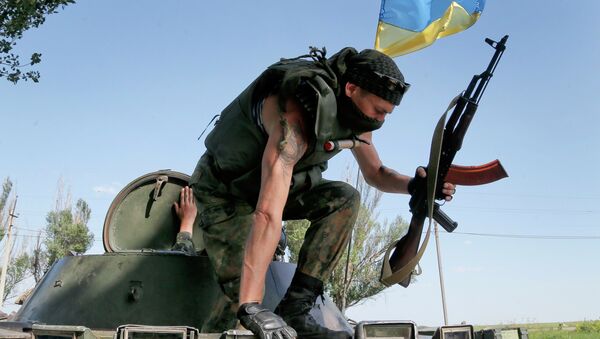 Ukrainian soldiers take position during a battle with pro-Russian separatist fighters outside Slovyansk, Ukraine. (File) - Sputnik International