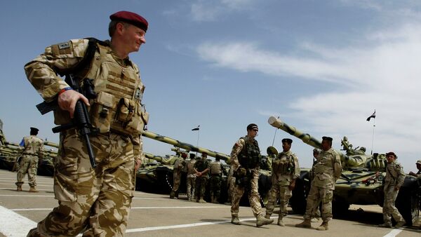 A British army soldier walks past army tanks during a training mission in Iraq - Sputnik International
