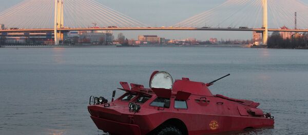 Taksi 6000000 taxi operator presents a new taxi, the BRDM amphibious armored scout car. - Sputnik International