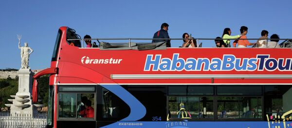 A double-decker tourist bus waits for people to board in Old Havana December 18, 2014. A double-decker tourist bus waits for people to board in Old Havana December 18, 2014. - Sputnik International
