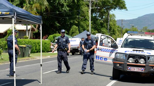 Police patrol near a house where eight children have been found dead in a Cairns suburb in far north Queensland, Australia. - Sputnik International