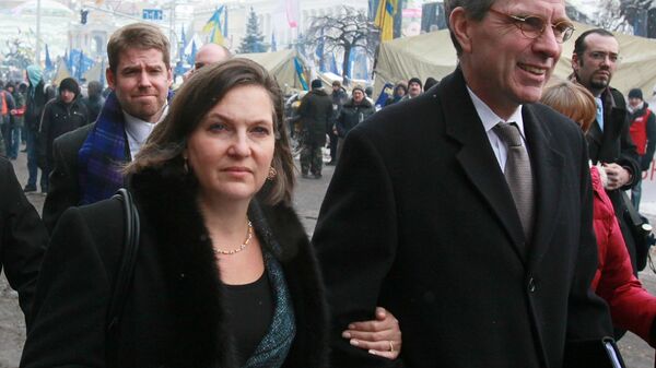 Victoria Nuland and Geoffrey R. Pyatt at the Maidan Square in Kiev - Sputnik International