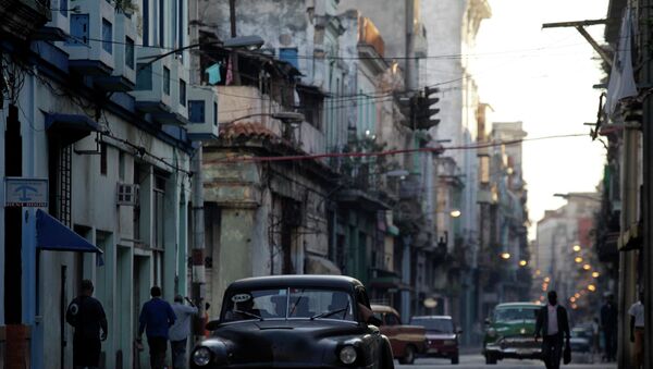 A car used as a taxi drives through the streets of Havana December 19, 2014. - Sputnik International