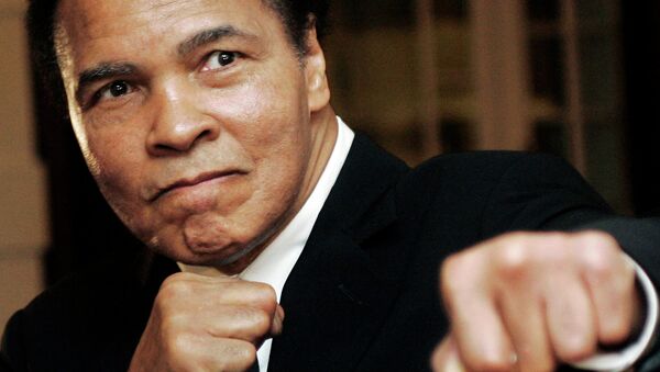 American boxing superstar Muhammad Ali has been hospitalized with pneumonia. - Sputnik International