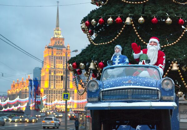 Moscow Prepares For New Year With Full-Blown Illumination - Sputnik International