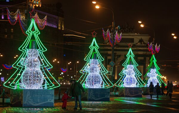 Moscow Prepares For New Year With Full-Blown Illumination - Sputnik International