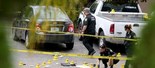 Forensic investigators at the scene where Tarpon Springs police officer Charles Kondek was shot and killed on Sunday morning. - Sputnik International