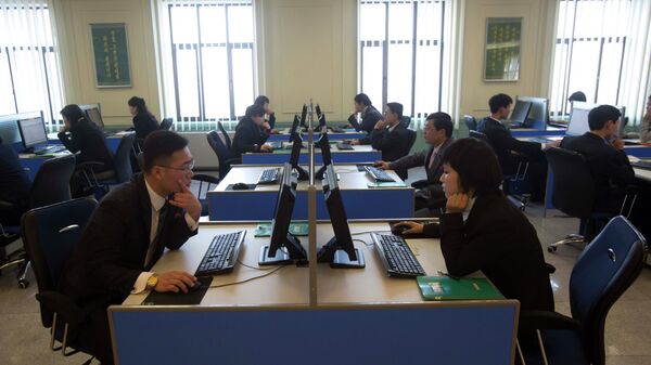 North Korean students work at computer terminals inside a computer lab at Kim Il-sung University. - Sputnik International
