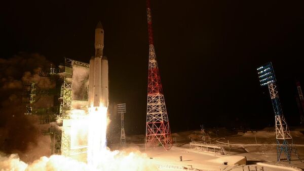 The Breeze-M upper stage of Russia's heavy-class Angara-A5 rocket carrier has brought a dummy satellite with a test payload into medium earth orbit - Sputnik International