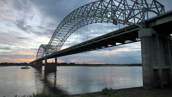 The I-40 bridge in Memphis, Tenn. - Sputnik International