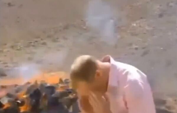 Don’t Inhale! Video of BBC Reporter Giggling Near Burning Drugs Goes Viral - Sputnik International