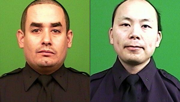This combination made from photos provided by the New York Police Department shows officers Rafael Ramos, left, and Wenjian Liu - Sputnik International