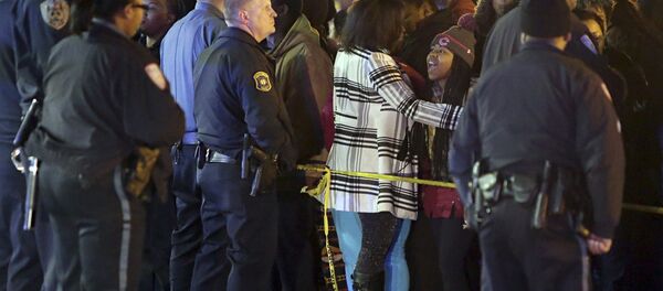 Police hold back a crowd at the perimeter of a scene on Wednesday, Dec. 24, 2014 - Sputnik International