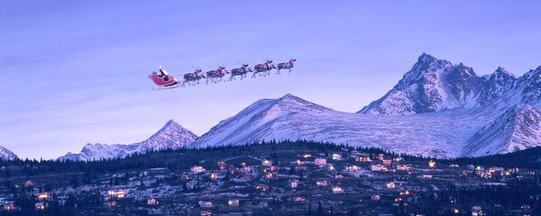 Santa Claus is flying around the world on his sleigh, to deliver the gifts to children for Christmas - Sputnik International