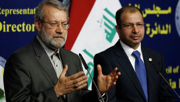 Iran's parliament speaker Ali Larijani (L) and Iraqi parliament speaker Salim al-Jabouri speak during a news conference in Baghdad December 24, 2014 - Sputnik International