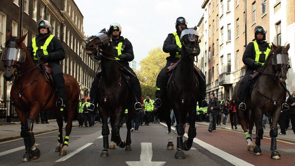 Mounted police lead the procession UK - Sputnik International
