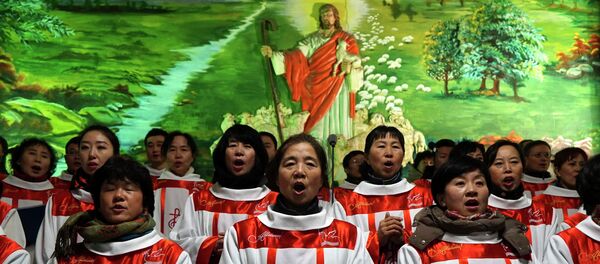 Christmas celebrations were prohibited in all schools in one of the cities in East China's Zhejiang Province, local newspaper Global Times reported Thursday. - Sputnik International