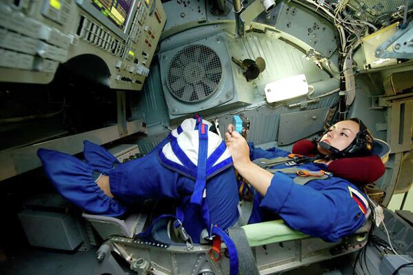 Life of Cosmonaut Elena Serova in Pictures - Sputnik International