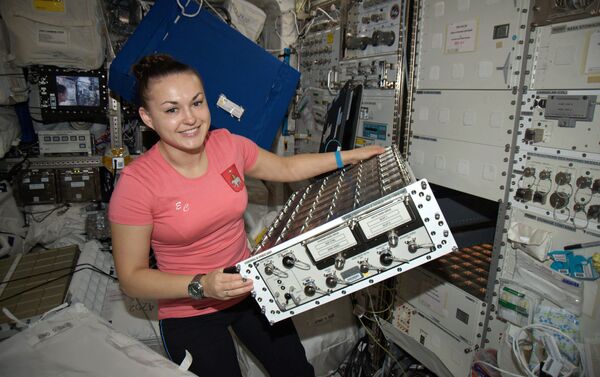 Roscosmos cosmonaut Elena Serov on board the ISS - Sputnik International