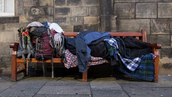 Westminster must devolve its wide-ranging powers over welfare matters to the Scottish parliament to better address rising poverty rates, Eilidh Whiteford of the Scottish National Party said in a statement Friday. - Sputnik International