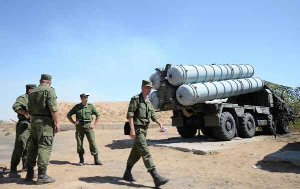 Soldiers during a military exercise involving S-300/SA 10 surface-to-air missile systems at the Ashuluk training ground, Astrakhan Region. - Sputnik International