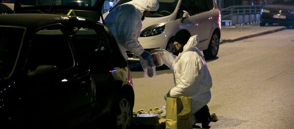 Kosovo police forensic unit members collect the material found in a car after claiming they have foiled an apparent attempt to detonate a car filled with explosive material in the capital Pristina. Kosovo police forensic unit members collect the material found in a car after claiming they have foiled an apparent attempt to detonate a car filled with explosive material in the capital Pristina. - Sputnik International