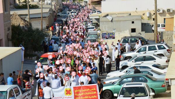 Shiite Muslim protestors demonstrate in the suburbs of Bahrain's capital Manama - Sputnik International