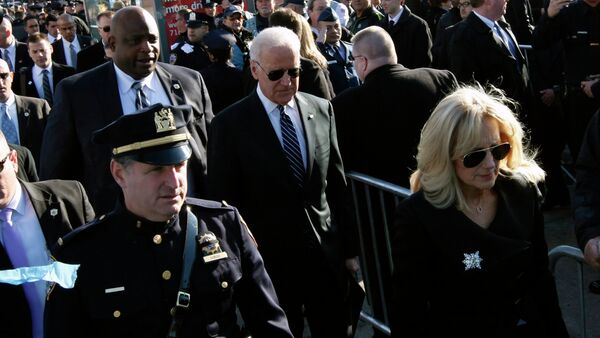 Vice president Joseph Biden and his wife Jill arrive for the funeral service for slain New York Police Department (NYPD) officer Rafael Ramos at the Christ Tabernacle Church in the Queens borough of New York December 27, 2014. - Sputnik International