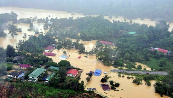 More than 160,000 people in Malaysia have been forced to evacuate and five have been killed as the country is facing the worst flood in a decade, Sky News reported on Saturday citing local media. - Sputnik International