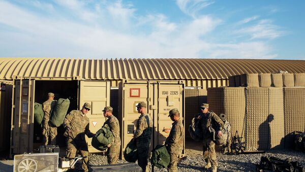 US soldiers from D Troop of the 3rd Cavalry Regiment load bags into a container in preparation for leaving Afghanistan. - Sputnik International