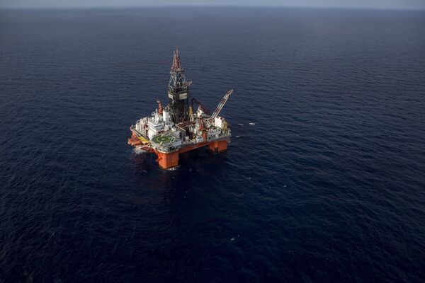 Veracruz, Mexico: La Muralla IV, semi-submersible drilling rig for ultra deep water operations, owned by Mexican Grupo R and operated by Pemex, the state-owned Mexican oil company - Sputnik International