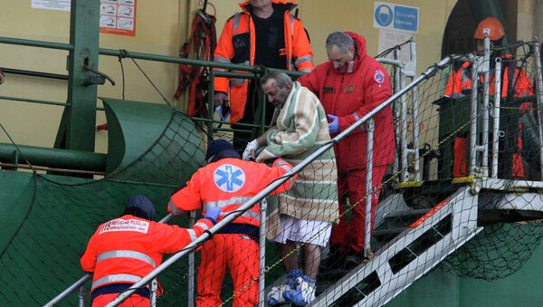 A wounded passenger is helped as he leaves from the  Spirit of Piraeus  cargo container ship after the car ferry Norman Atlantic caught fire in waters off Greece - Sputnik International