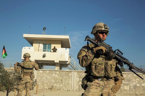 A U.S. soldier from Dragon Company of the 3rd Cavalry Regiment stands in front of an Afghan National Army guard post during a mission near forward operating base Gamberi in the Laghman province of Afghanistan December 28, 2014 - Sputnik International
