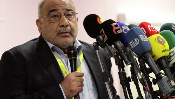 Oil Minister Adel Abdel Mehdi speaks during a news conference at Rumaila oilfield in Basra, southeast of Baghdad December 17, 2014 - Sputnik International