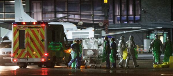 An Ebola patient is transferred on to a Hercules transport plane at Glasgow Airport in Scotland December 30, 2014, to be transported to London An Ebola patient is transferred on to a Hercules transport plane at Glasgow Airport in Scotland December 30, 2014, to be transported to London - Sputnik International