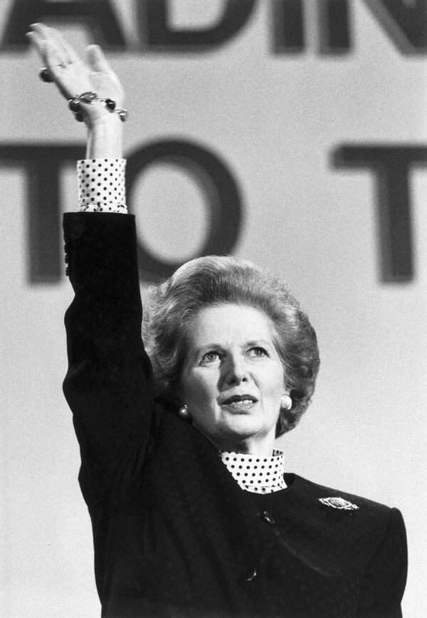Mrs Thatcher waves as she is applauded at the Scarborough Conference Mrs Thatcher waves as she is applauded at the Scarborough Conference - Sputnik International